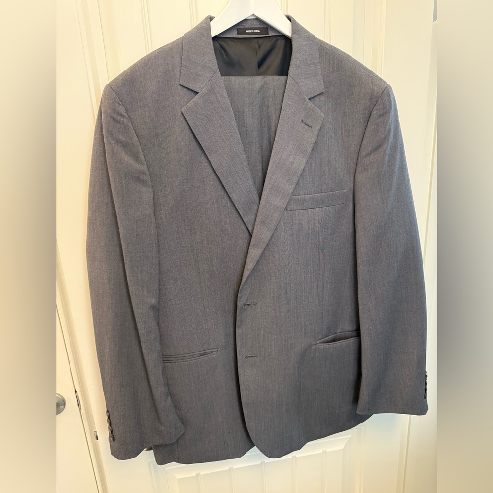 Men’s Van Heusen Gray Suit
